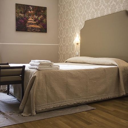 Hotel Navy Ліворно Екстер'єр фото