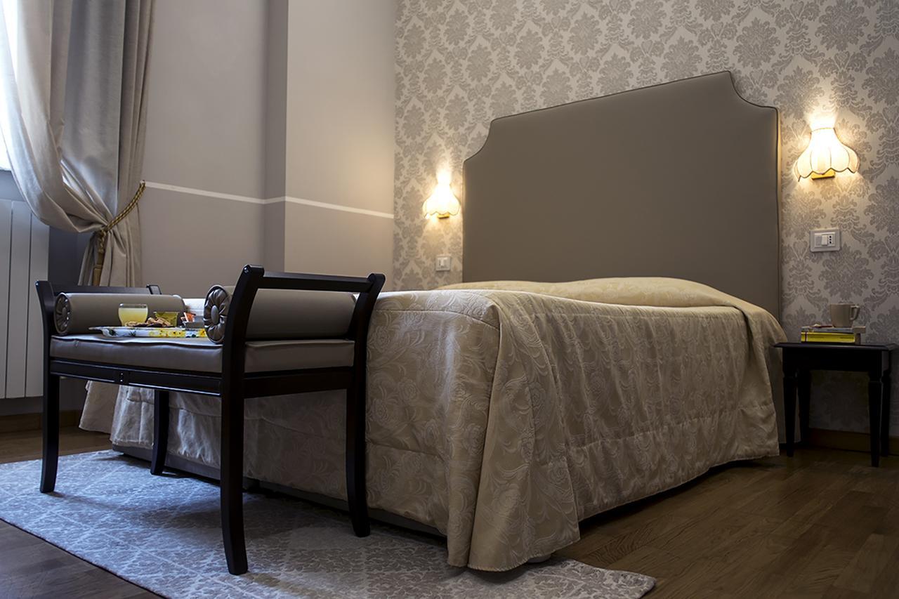 Hotel Navy Ліворно Екстер'єр фото