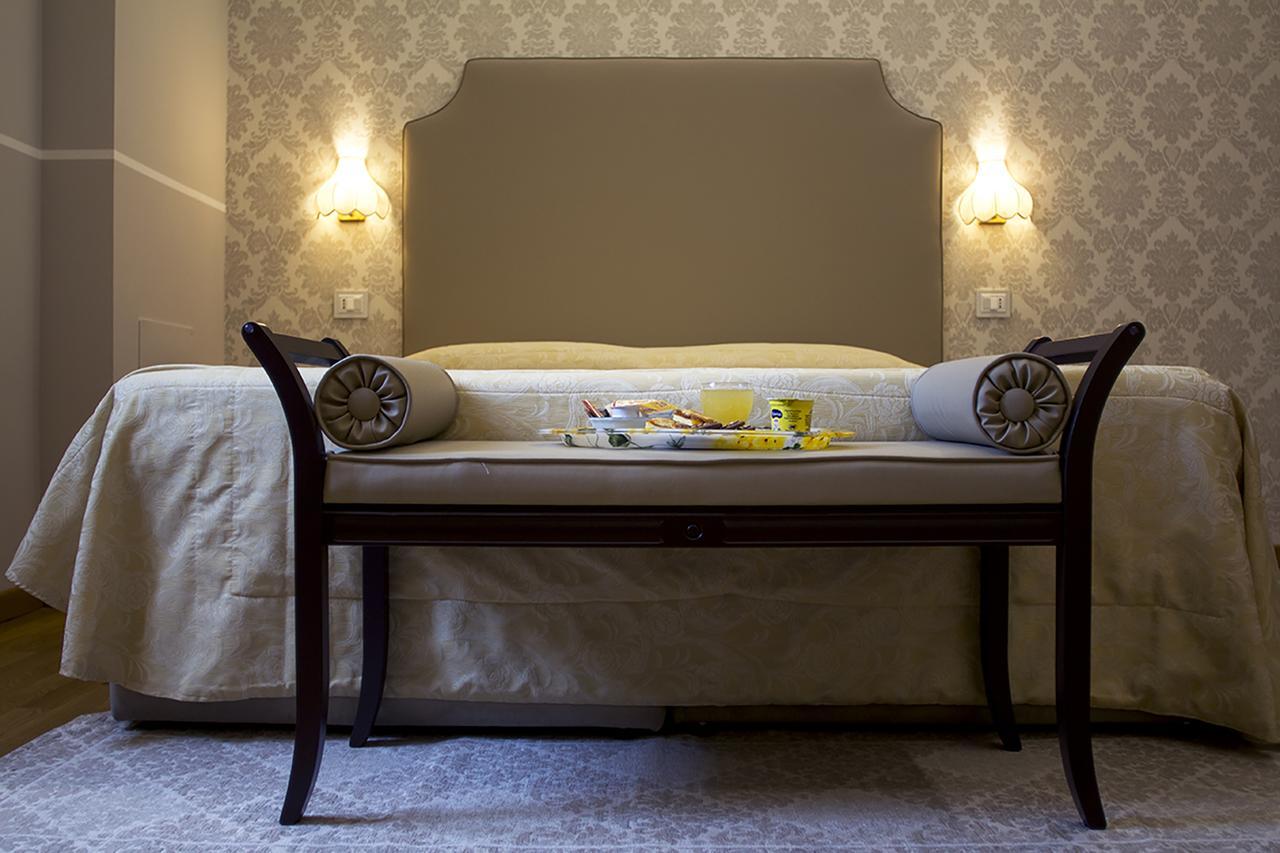 Hotel Navy Ліворно Екстер'єр фото