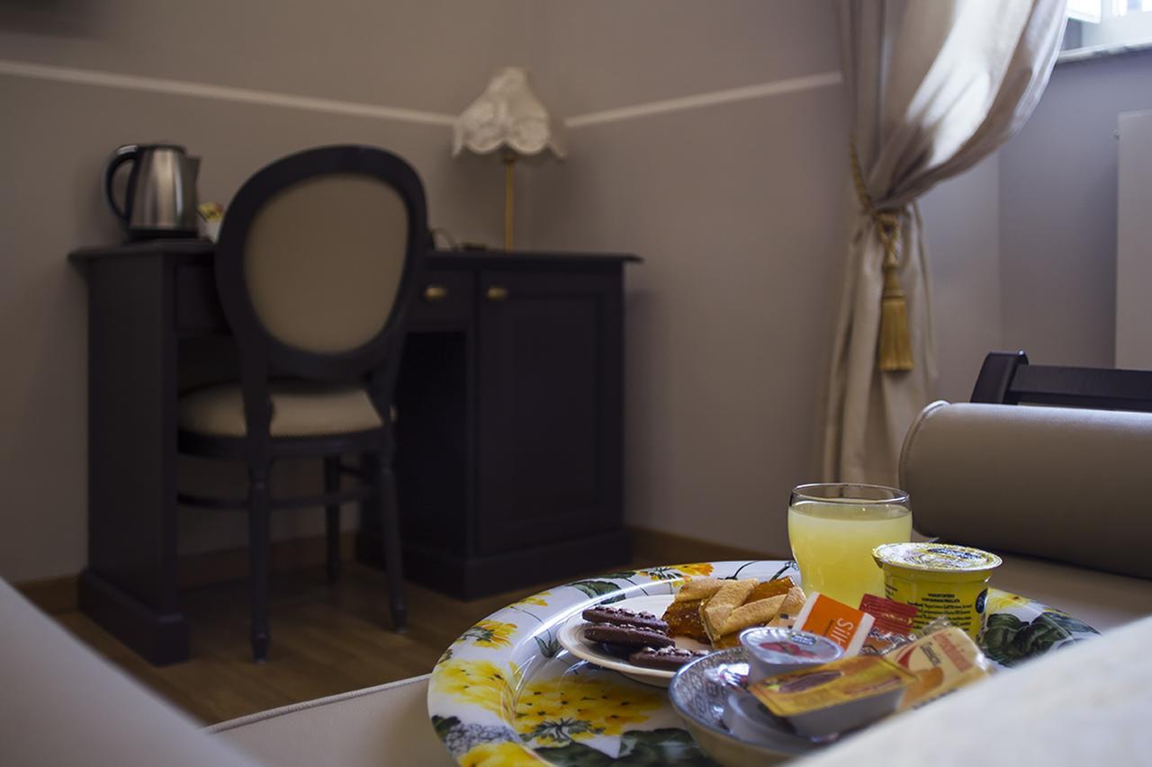 Hotel Navy Ліворно Екстер'єр фото