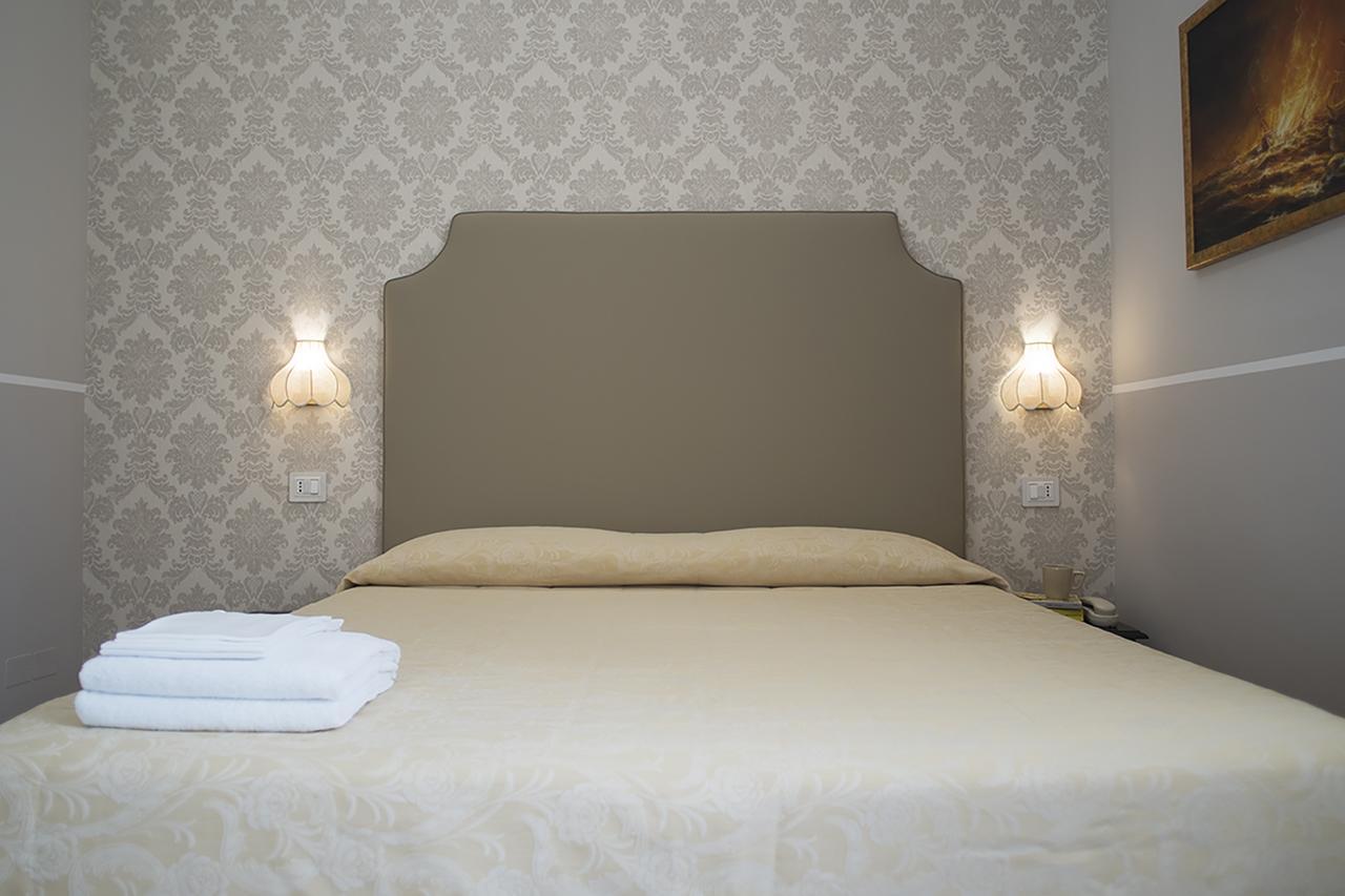 Hotel Navy Ліворно Екстер'єр фото