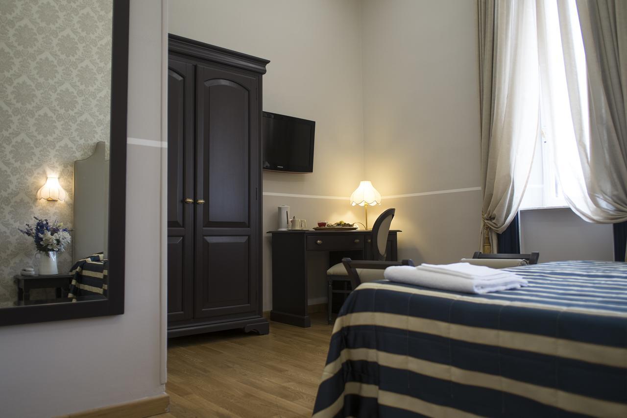 Hotel Navy Ліворно Екстер'єр фото