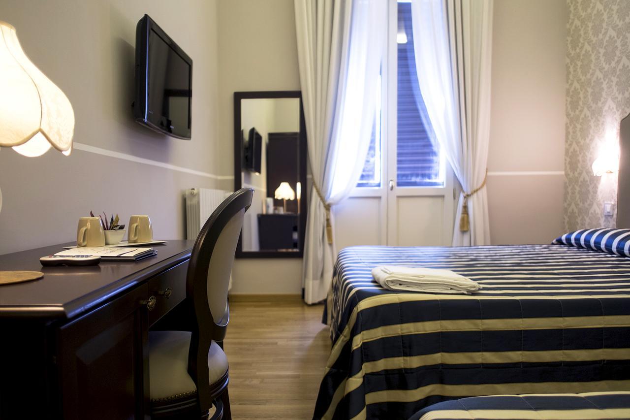Hotel Navy Ліворно Екстер'єр фото