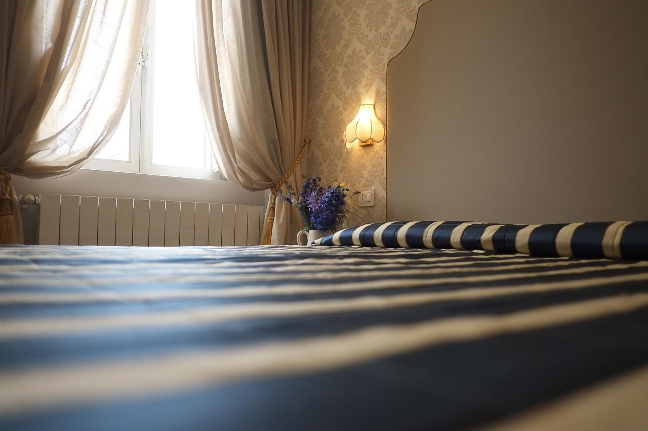 Hotel Navy Ліворно Екстер'єр фото