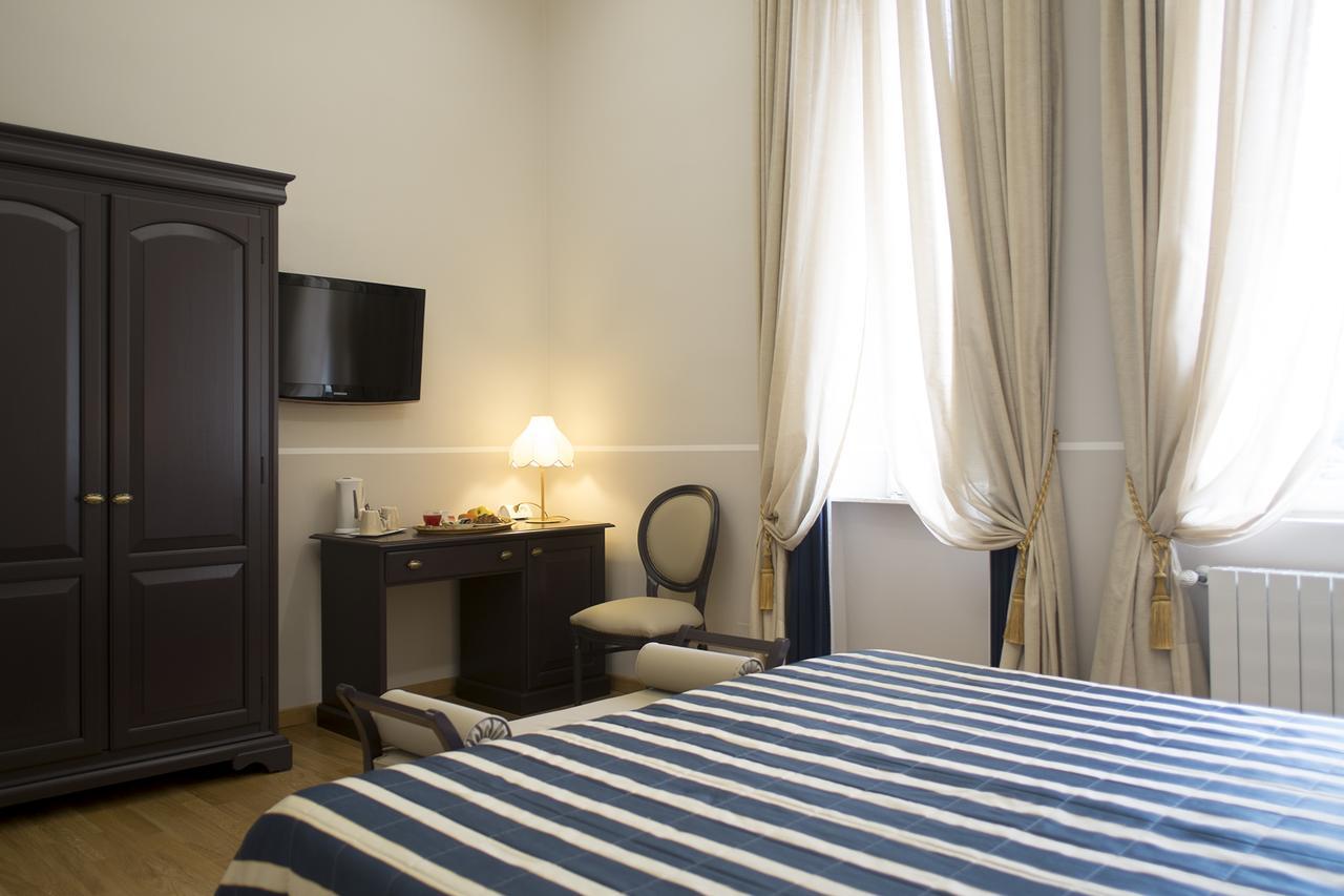Hotel Navy Ліворно Екстер'єр фото