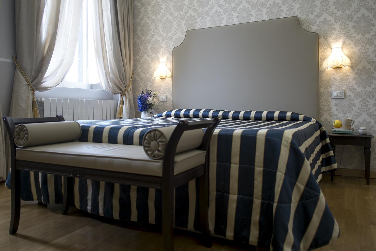 Hotel Navy Ліворно Екстер'єр фото
