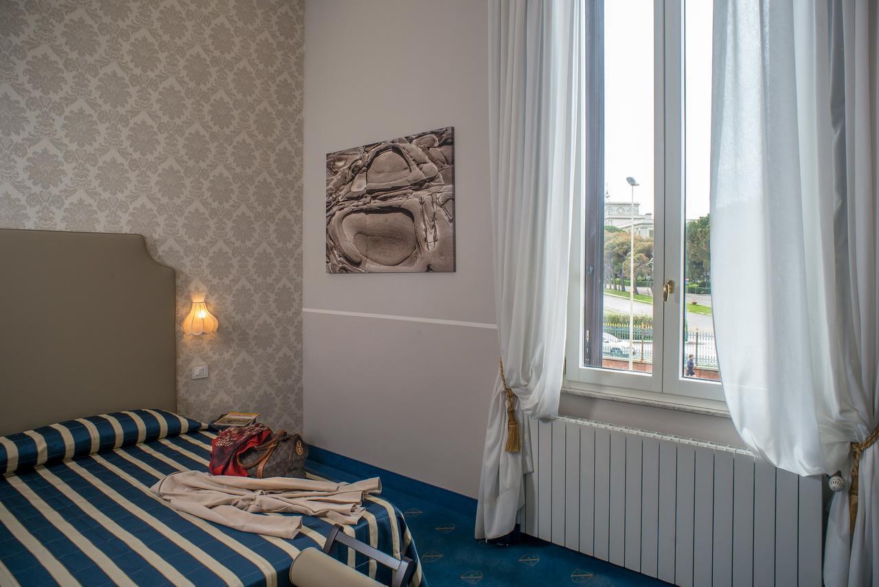 Hotel Navy Ліворно Екстер'єр фото