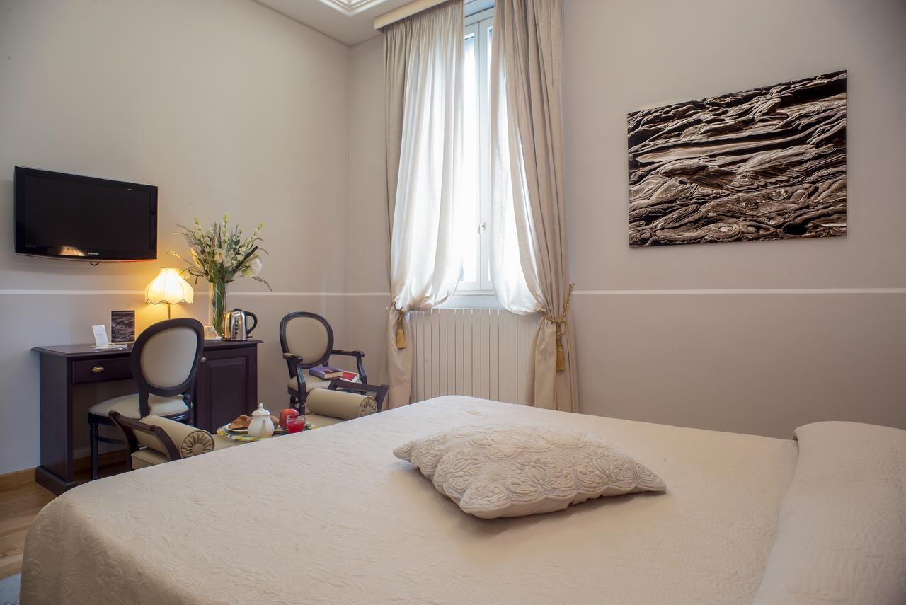 Hotel Navy Ліворно Екстер'єр фото