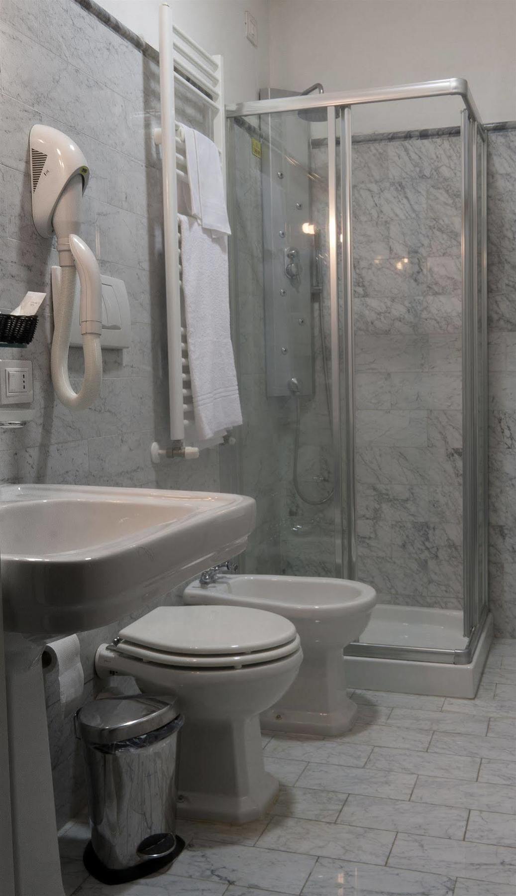Hotel Navy Ліворно Екстер'єр фото