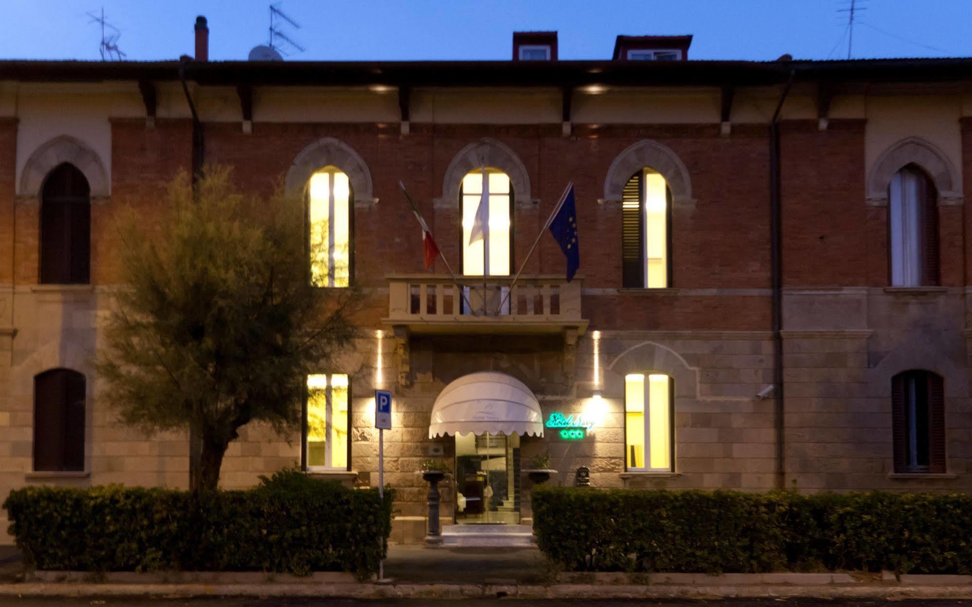 Hotel Navy Ліворно Екстер'єр фото