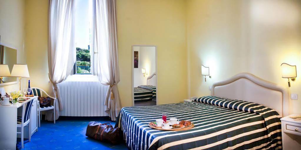 Hotel Navy Ліворно Екстер'єр фото